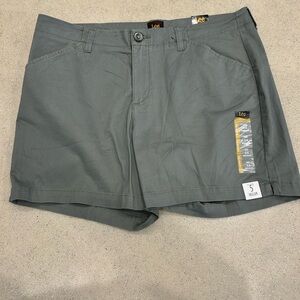 Lee Womens Legendary Style Mid-Rise Shorts Fort Green~ 5" Inseam ~Size 14 Medium
